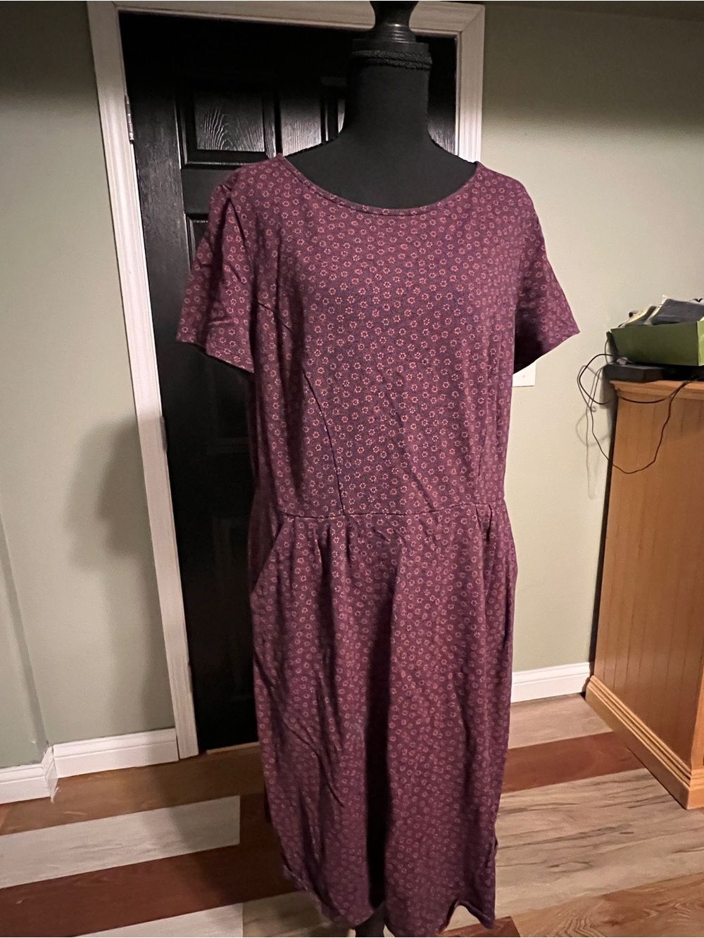 Women's Short Sleeve Red and Navy Floral Midi Dress